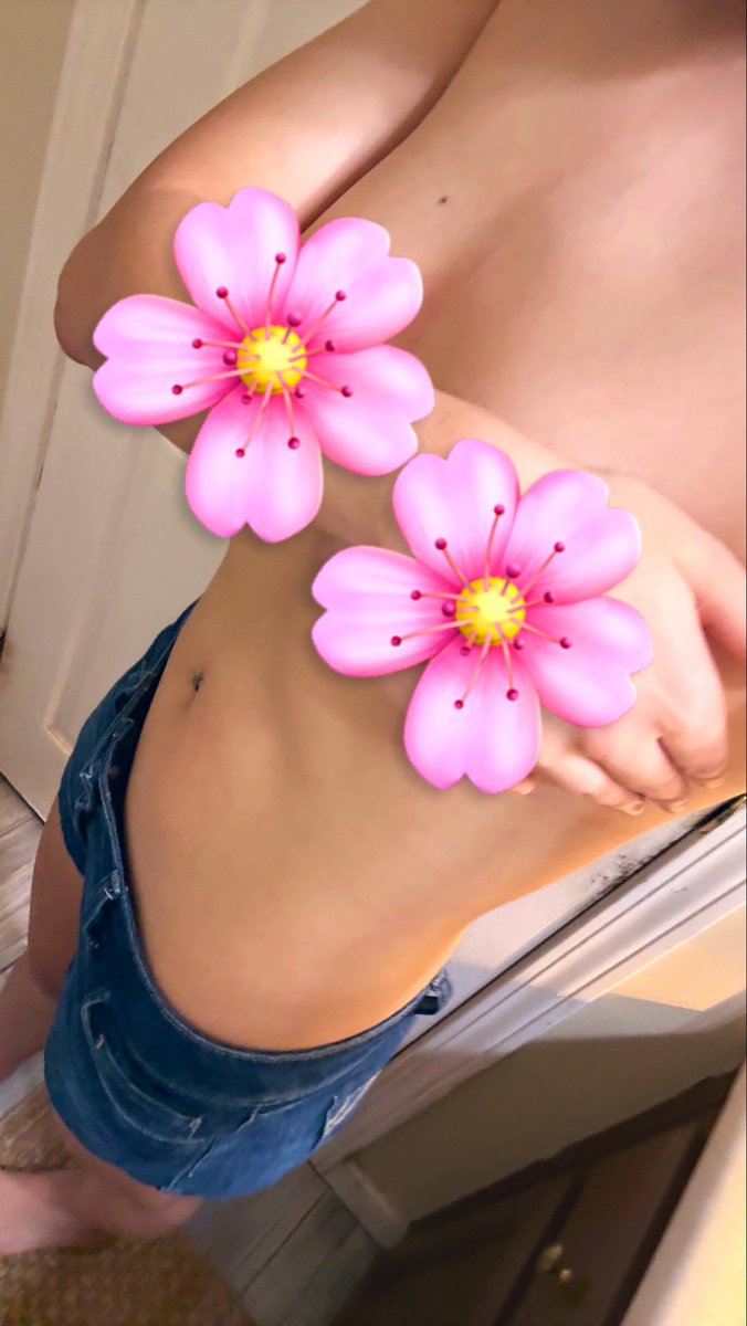 opalitekgs's tweet photo. Shorts are fitting bigger :3 https://t.co/KOlBgYfr5Z