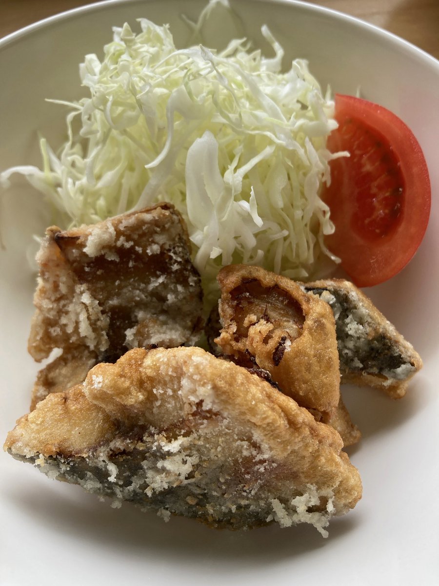ranmanhanacafe's tweet photo. 今日のランチはサバの竜田揚げ🐟
香ばしく揚げたサバの���田揚げは外はサクッと中はふっくら❗️旨みたっぷりでご飯が進む人気の一品です🤤
ご来店お待ちしております🙇

#安房医療福祉専門学校南房総校 
#南房総市 #花カフェ #らんまん  
#学生食堂 #ランチ #コーヒー  
#スイーツ #テイクアウト https://t.co/Lv0wNt6Qe6