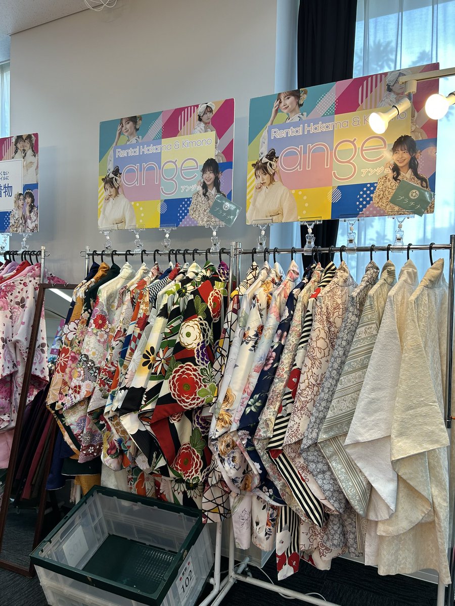 mucs01's tweet photo. リエゾンデスク有明です🎵

🌼卒業袴展示会開催中👘
【日程��7/28(火)〜7/29(水)
【場所】6号館1階102・103教室
【時間】11:00〜17:00(最終入場16:30)

綺麗な衣装が揃ってます！試着しに是非いらしてください！
#武蔵野大学
#マイム
#京都さがの館
#アンジュ
#卒業袴 https://t.co/3lAvJI3YPZ
