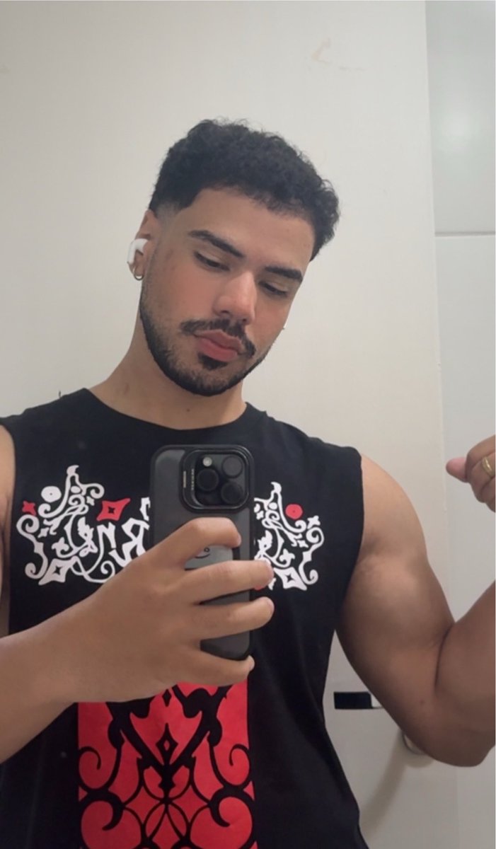 ktatinhas's tweet photo. camiseta chococorn virou regata https://t.co/9bCOUpyqq9
