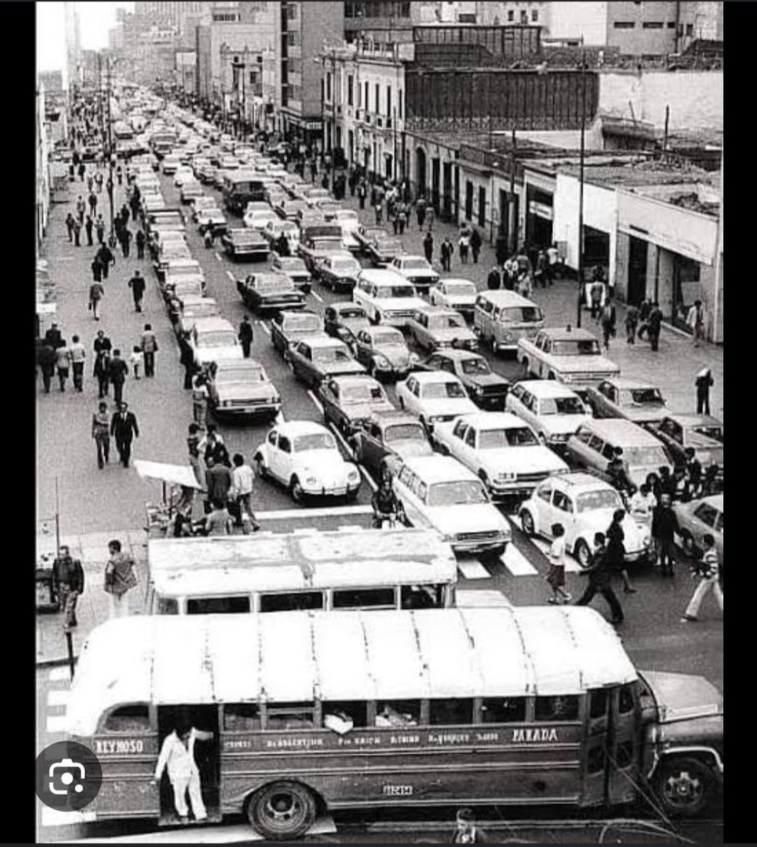 CircleBets's tweet photo. @Angeldeleyes Se nota que antes del 90 estábamos con buses último modelo y nada precarios. https://t.co/muOOSfxE7Z