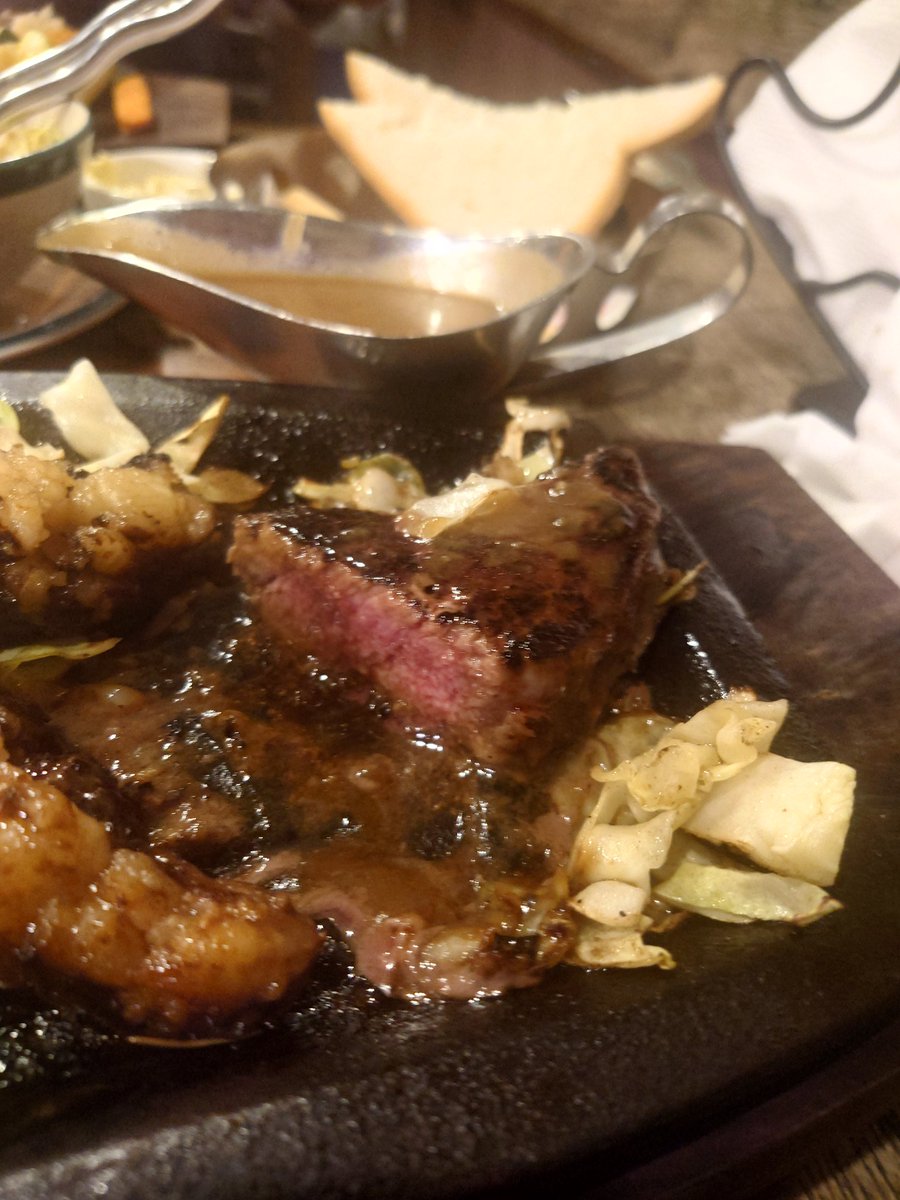 darknessharuka's tweet photo. 生きてます！最近はゴッチリとステーキを食べるなどしてしっかり生きてます！
（南インドは牛肉を食べることが出来る） https://t.co/Fn2sukgySS