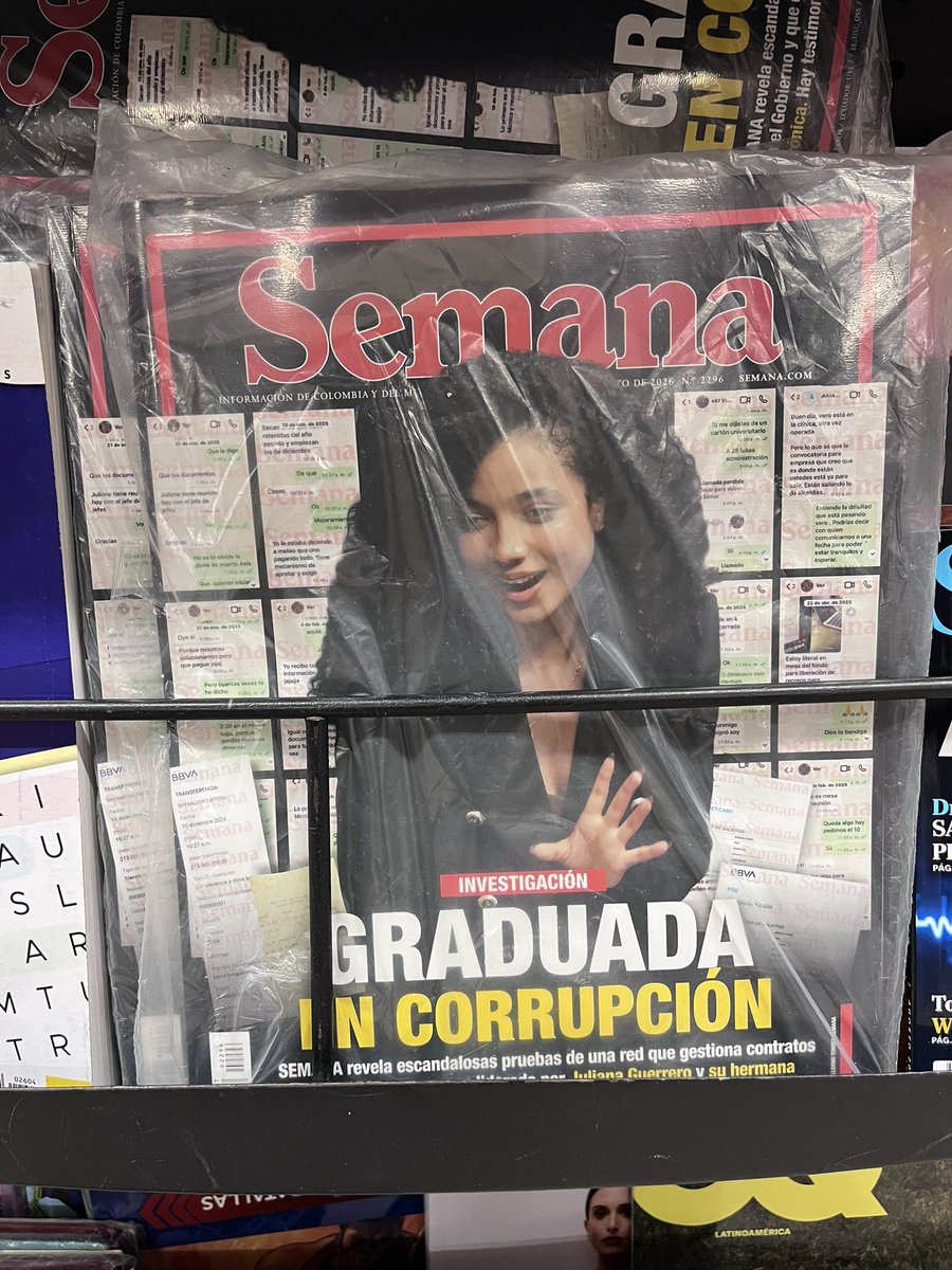 berniedibuja's tweet photo. @RevistaSemana se convirtió tan gradualmente en prensa de barrio, sensacionalista y de puñalazo que no lo note hasta esta belleza  
Cuídense #Qhubo y #elespacio https://t.co/EuHHGQt5TW