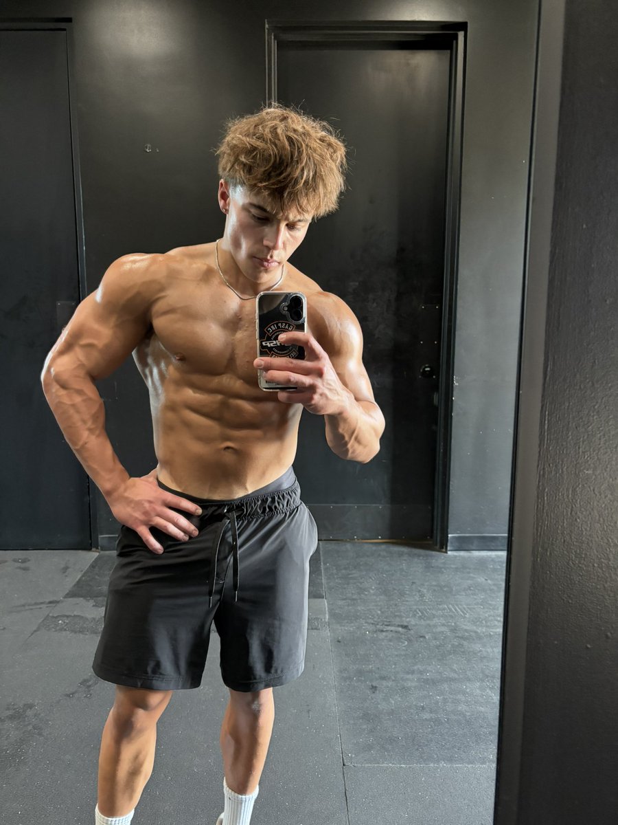 CashMasterSlick's tweet photo. Nice pump to start off the week. 

Now pump the rest of your paychecks to your master😈 https://t.co/d3K5JmSevh