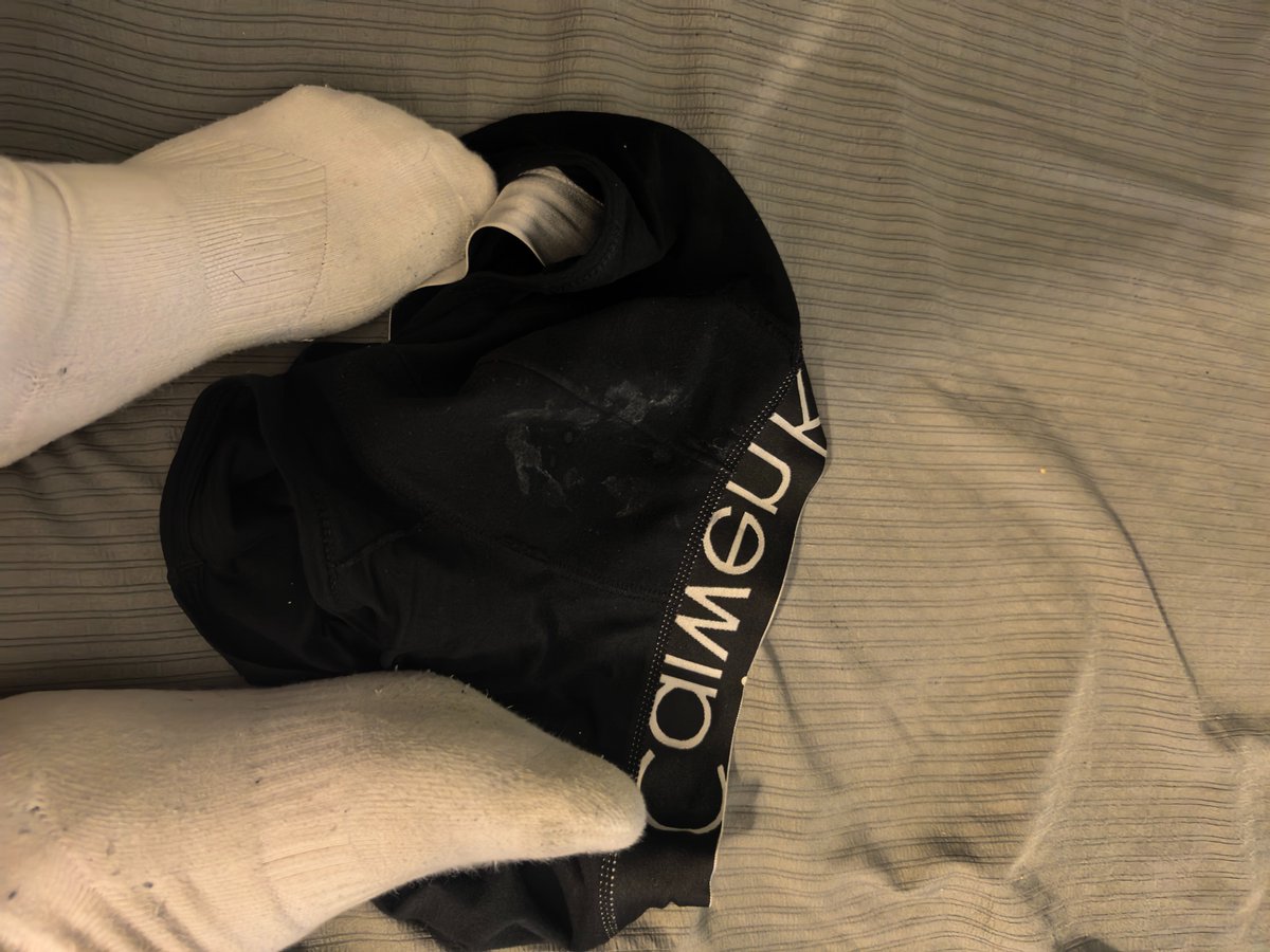 chenzhichaoczzc's tweet photo. 穿了好几天的sao内裤白🧦，有没有想👅的 https://t.co/71OqQqbPWm