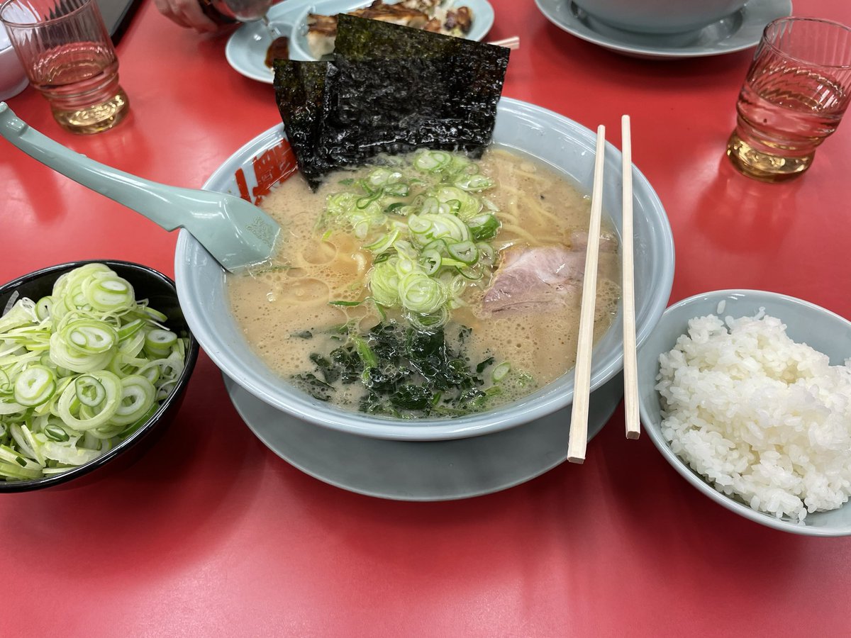 tknk_strg's tweet photo. ラーメン屋で写真を撮ることは
いただきますをするのと同じ https://t.co/gCoyCxlhmG