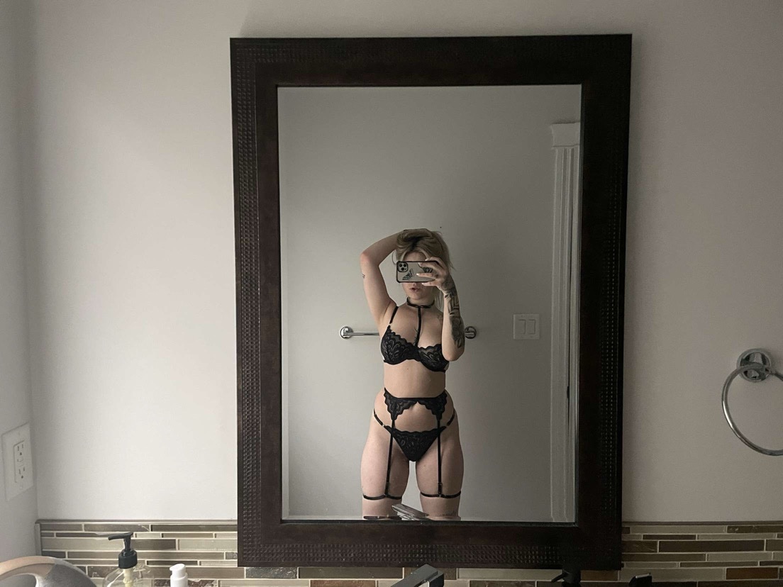 IRBadbunny's tweet photo. @Brickzilla1 Donating my body to the BNWO so @Brickzilla1 fucks me 😵‍💫😍 https://t.co/FRnaGPJPoc