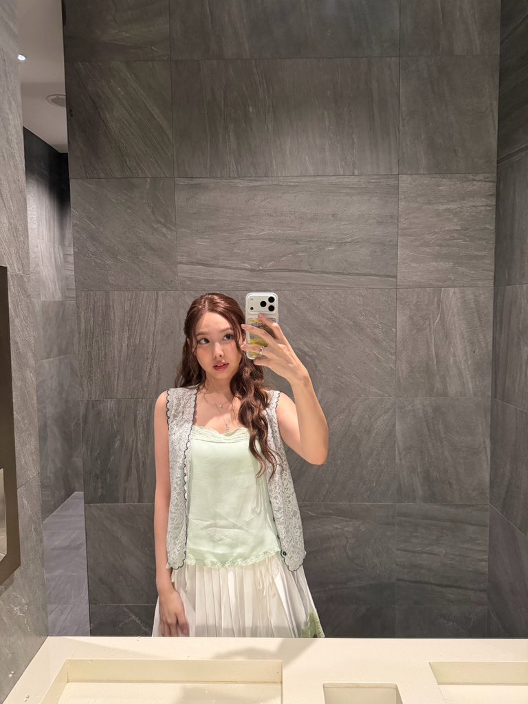 nyrated's tweet photo. [260728] 🧸🫧 https://t.co/4HPK4NQPZp