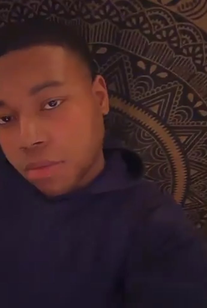 vamphndrxx's tweet photo. this how yall be looking tryna sneak yallselves in yall dumps https://t.co/48Vkrx4Kms