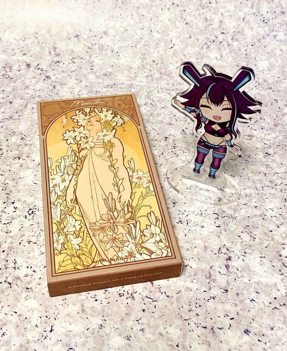 chixoko1's tweet photo. おはよ🌤️
繰り出して直接肌に塗れる日焼け止め買ってみたけど
肌に合わなかったみたいでめちゃんこ湿疹が……
合う日焼け止めが少ないの、個体として劣等過ぎる……
そして、パケがミュシャのアイシャドウ買いました！
何と言ってもパケが大優勝してる✨️

#おはようVTuber
#VrmPosingDesktop https://t.co/yr7hT4ZW71