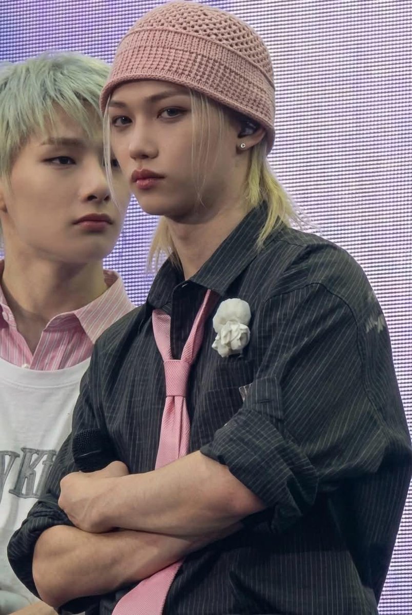 stayunny's tweet photo. This meme has evolved 😭 #felix https://t.co/9RkT8fOmEs