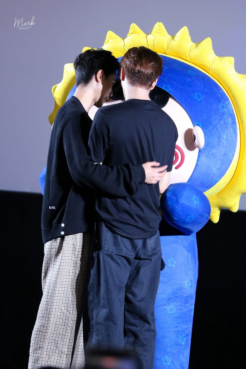 nxxJunniorrs's tweet photo. ส่งหัวใจไปโอบกอด  ขอให้กอดนี้ เติมพลังใจให้ผ่านทุกเรื่องราวไปได้
จากหัวใจครอบครัวจูมาร์คโม่มี่ 
💙💙💙💙

#Markjrtn https://t.co/sTUisISbYh