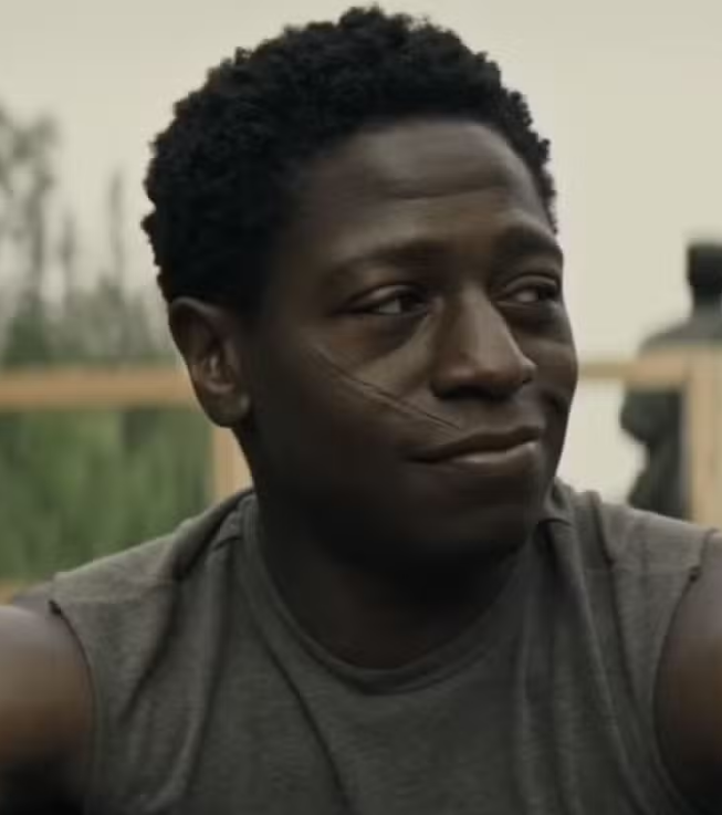 SiteJamesons's tweet photo. Acabei de assistir A Longa Marcha, filme de 2025 que fez com que o diretor Ryan Coogler escolhesse o ator David Jonsson como o novo Pantera Negra do MCU.

E só posso dizer que o legado de Wakanda está em boas mãos. A atuação dele é incrível, entregando sensibilidade, leveza e emoção.

Ansioso demais para Pantera Negra 3.