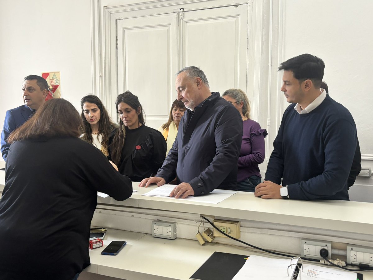 juanpinglese's tweet photo. Después de más de 50 años, todavía hay familias que esperan.

Acompañar al Equipo Argentino de Antropología Forense es elegir estar del lado de la búsqueda, de la memoria, de la verdad y de la justicia.

Porque hay decisiones que, antes que políticas, son profundamente humanas. https://t.co/Qi8SJKRS4r