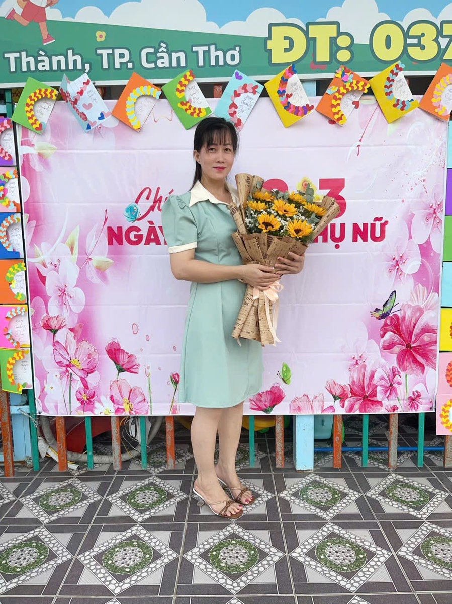 huynh_9978's tweet photo. Cô giáo cấp 1 cần thơ https://t.co/rZSPR22DiD