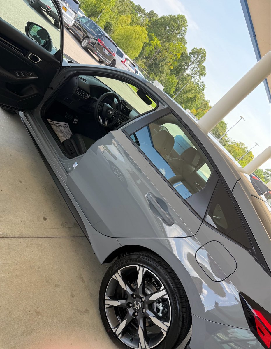shepherdnatalie's tweet photo. goodbye Rhonda Honda Lasagna, thanks for keeping me safe and being my literal ride or die for the past 8 years I’ll love you forever my girl, so grateful for my dad tho he helped me get a new one :’) https://t.co/UBWYhmgOuq