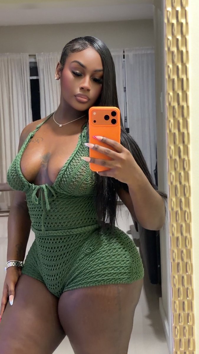 trezagayeeee's tweet photo. seeing green 🍀 https://t.co/edVIfw0DCT