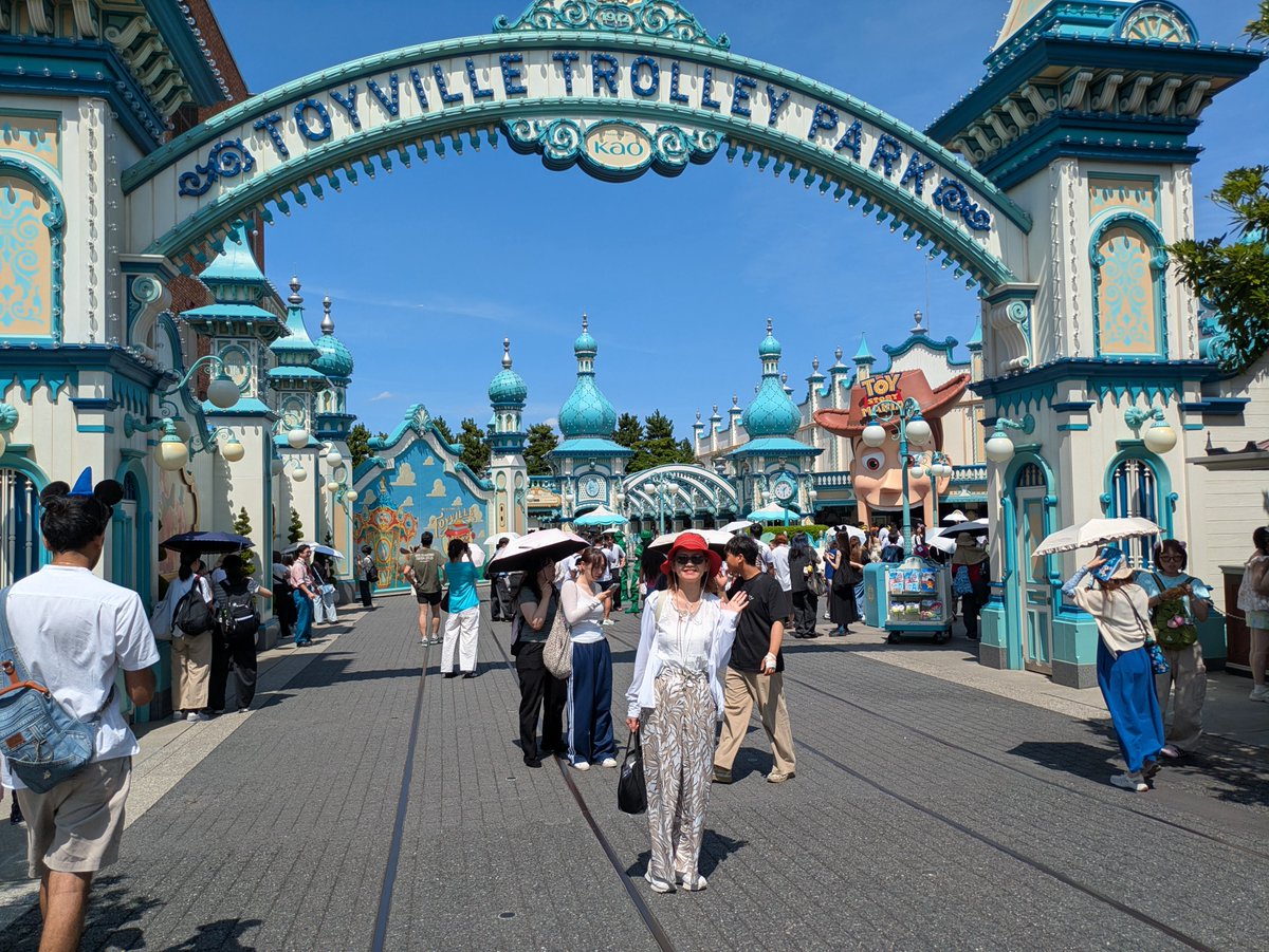 Yuki_Katsuki's tweet photo. 25年ぶりにディズニーシーへ行ってみました〜♥友人が慣れてたので、結構回れ��した✨
ダッフィーちゃんのショーレストランは、美味しいし、可愛いし、オススメ〜日本は平和だわ〜
#東京ディズニーシー https://t.co/YLjX5u9HuY