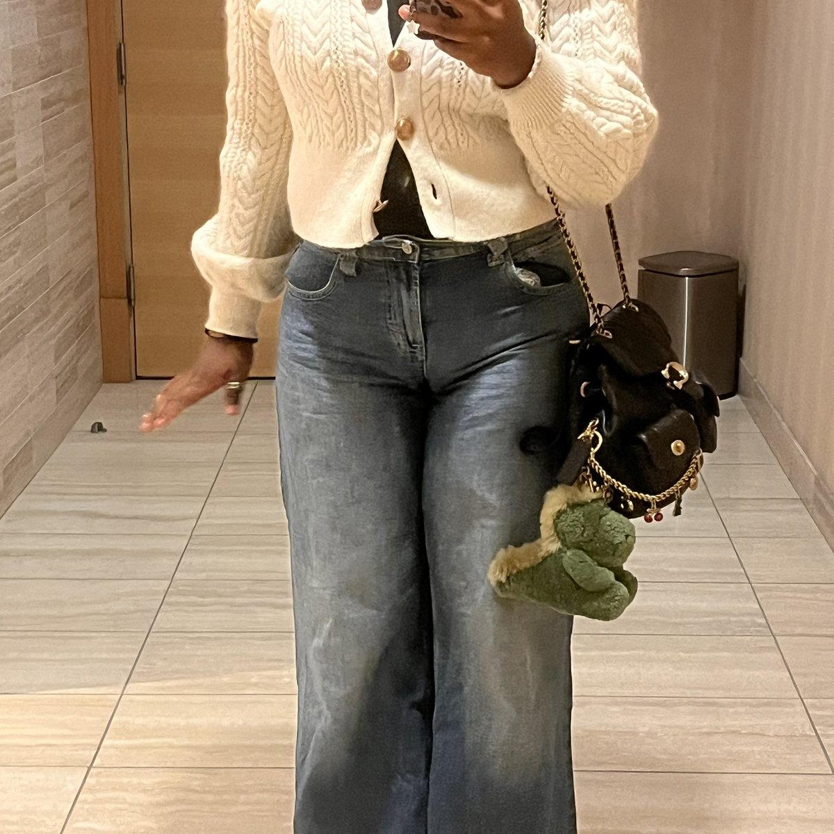 Dolll_llll's tweet photo. Had this super cute outfit for my birthday!!  🎉 
Plus my lil purse 
#birthdaygirl https://t.co/vAI6Z4EsZW