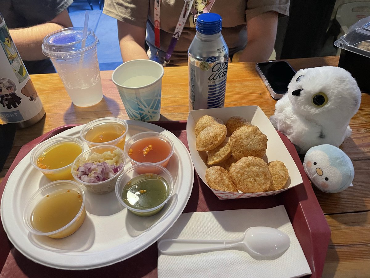 SayoKanou's tweet photo. OffKai day 3 
( well last day for in Cali) 
•finished my last maid shift and straight  into artist ally DID ANOTHER STAMP RALLY
• had panipuri for the first time!
•haul fro Stamp rally and some gifts 
•got to be on 🌉 ! https://t.co/25oDrdBGWN