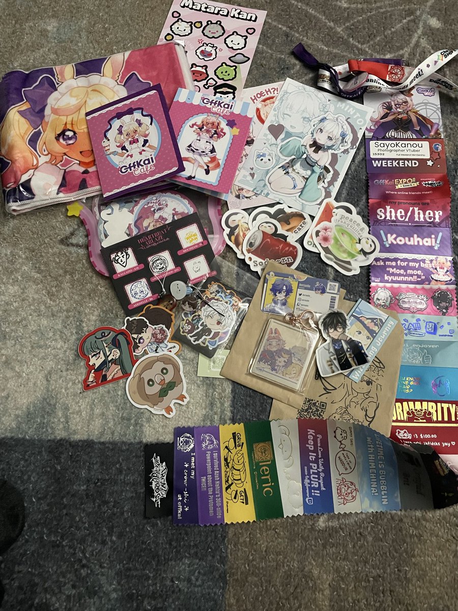 SayoKanou's tweet photo. OffKai day 3 
( well last day for in Cali) 
•finished my last maid shift and straight  into artist ally DID ANOTHER STAMP RALLY
• had panipuri for the first time!
•haul fro Stamp rally and some gifts 
•got to be on 🌉 ! https://t.co/25oDrdBGWN