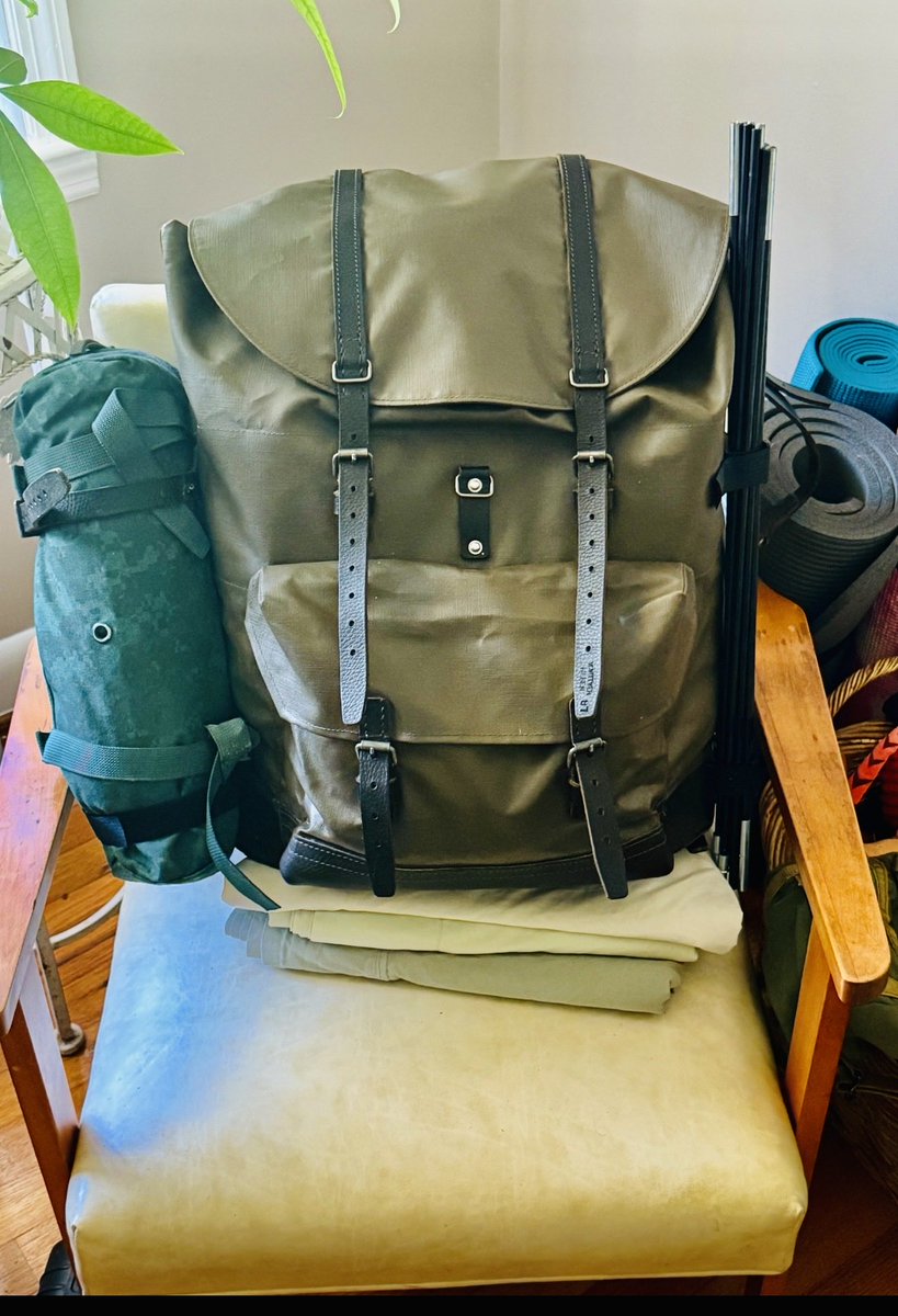 cravinriver's tweet photo. Found this Swiss WW2 backpack on EBay for under $30. I finally got to take it on a camping trip and I’m really impressed. Really straight forward lots of room, well made and it’s actually comfortable. It has a built in back support which really helps. Insane value for under $30 https://t.co/DnRiuu23Bw