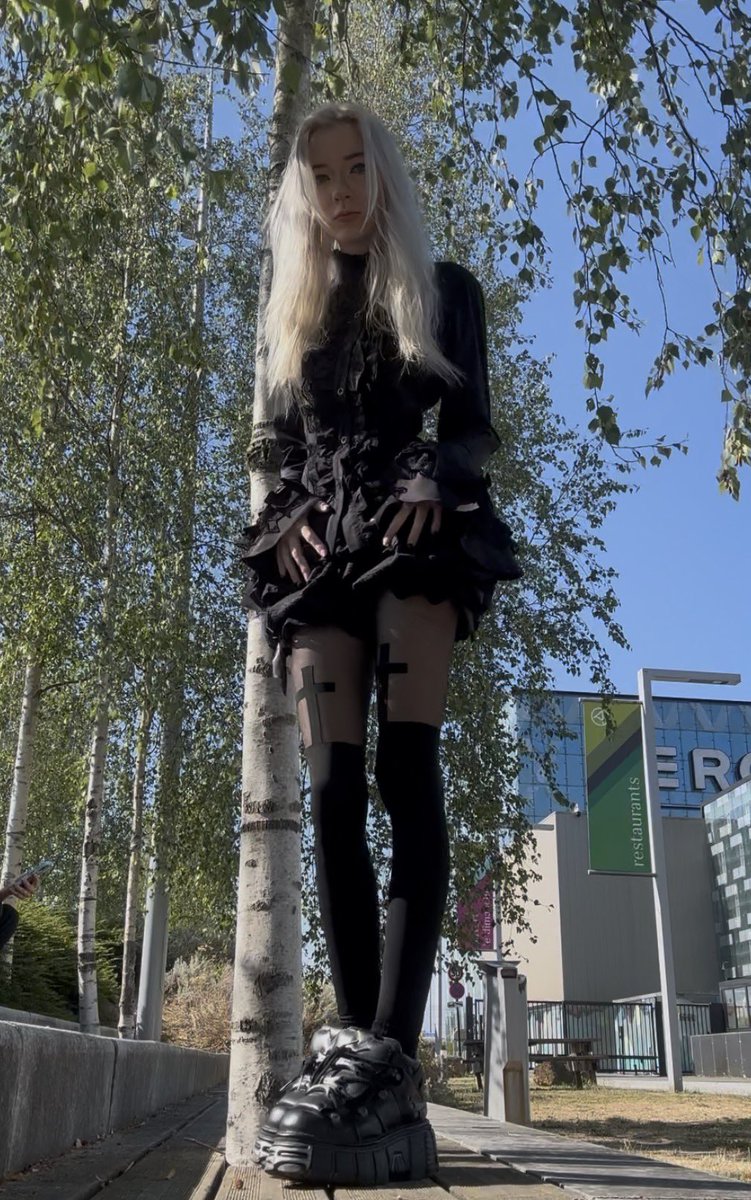 sierrayote's tweet photo. using this as an excuse to post b7klan photos bc someone found my old tiktok and made fun of me for incorrectly using hyper specific terms for js wanting to make friends 🫩🫩 vkei twt is so miserable are yall really that bored https://t.co/ddJaXOjDmc