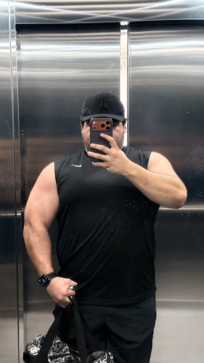 imriiickk's tweet photo. gym day https://t.co/YnExPJ0Zva