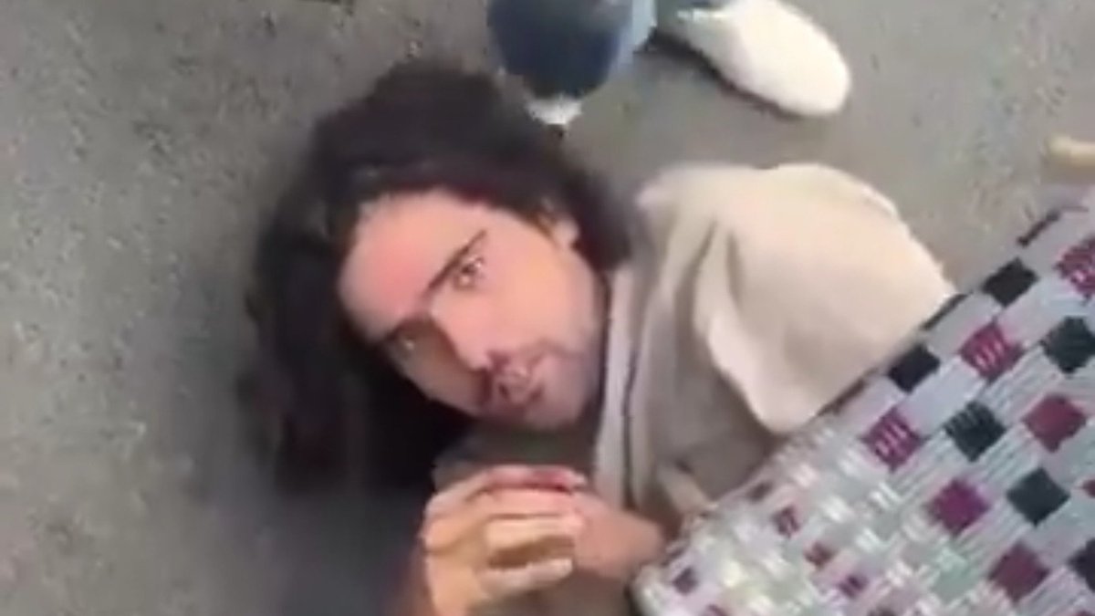 leolinshumor's tweet photo. Homem preso após esfaquear aleatoriamente 3 mulheres nas ruas de Paris

"Foi Allah que me ordenou a fazer isso"

Não vamos tirar conclusões precipitadas, pessoal https://t.co/fydg1kp3BT