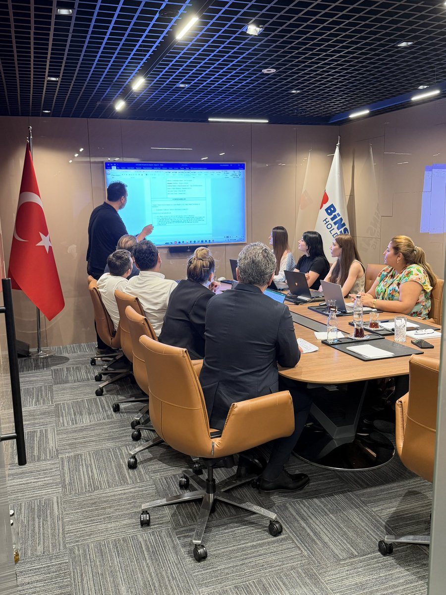 BingolArafat's tweet photo. Haftalık koordinasyon toplantımızı gerçekleştirerek devam eden projelerimizi, iş süreçlerimizi ve yeni dönem planlamalarımızı değerlendirdik. İstişare, koordinasyon ve ekip ruhuyla hedeflerimize emin adımlarla ilerlemeye devam ediyoruz. Rabbim birlik ve beraberliğimizi daim, çalışmalarımızı bereketli eylesin. #entegretesisyönetimi #binsat #hizmetsektörü #arafatbingöl🇹🇷
