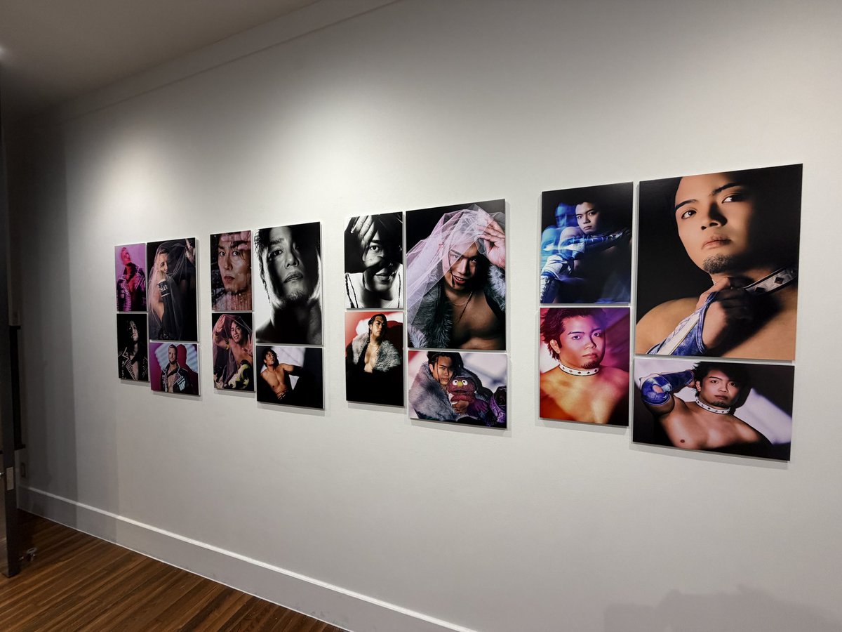 otokoman's tweet photo. というわけで、昨日まで開催してた「DRAMATIC DREAM PHOTO EXHIBITION」に。
主催のイノウエタクヤさんとはシエロに来訪された時たまたま隣に座ってプロレス話で盛り上がった縁。
どの写真も選手の魅力を引き出していて新鮮な視点で見れた。素敵な空間でした!
#ddtpro #ddpe https://t.co/MMlOMBiUPZ