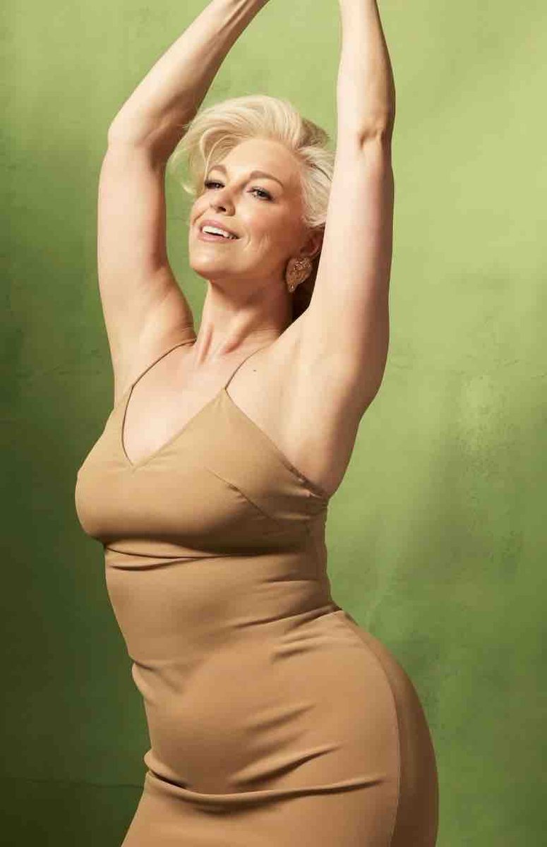 ScarJoAddict's tweet photo. Hannah Waddingham.. https://t.co/YXyyujBPdY