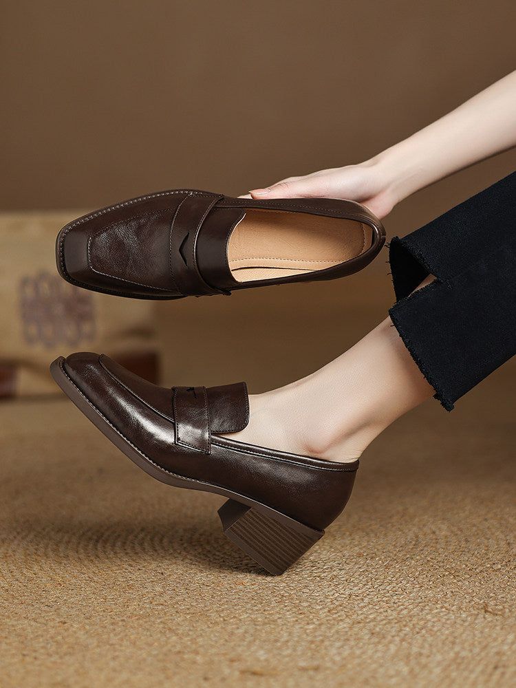 SarahExpressX's tweet photo. These square-toe loafers with a chunky sole offer a stable, polished foundation for work or casual wear. The slip-on design makes them a practical choice for busy days.

#Loafers #SquareToe #ChunkyHeel #WorkwearStyle #EverydayShoes…
https://t.co/Is3WQk0sus https://t.co/6cdSunMIq5