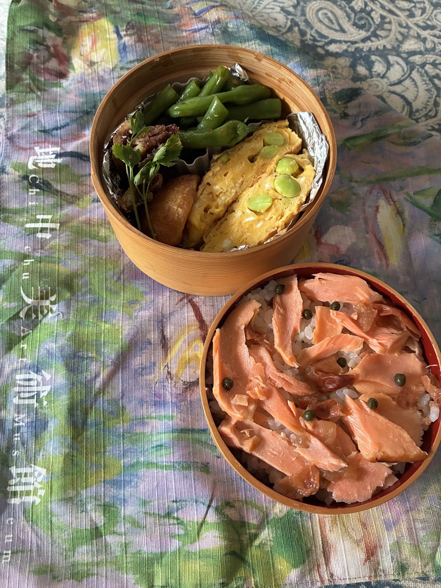 irie_akiko's tweet photo. おはようございます。
昨晩から涼しく、過ごしやすい朝となりました。
暑さも一息つけましたね。

今日は10時から９月議会代表質問第１ステップ勉強会のため、議会棟に向かっています。
12の質問予定項目について、政調会メンバーと質問原稿担当者が県担当課から取組状況を確認し、議論します。
今議会で私が担当する有機農業、県立美術館、救急医療やプレコンセプションケアも含め、今日は17時頃に終了予定です。

今朝は庭のブルーベリーを収穫後、朝食準備かたがたお弁当づくり。
みかんの実も大きくなっていました。
今日も体調に気をつけてお過ごしください！

#入江あき子  #代表質問  #立憲民主党