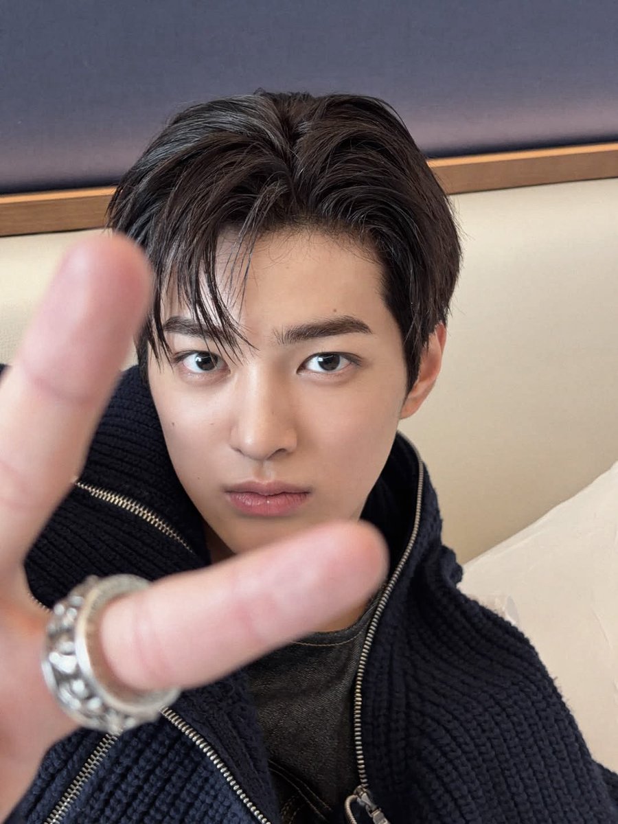Keoonho's tweet photo. this look of mine carries peace. https://t.co/pCOAYDkG7H