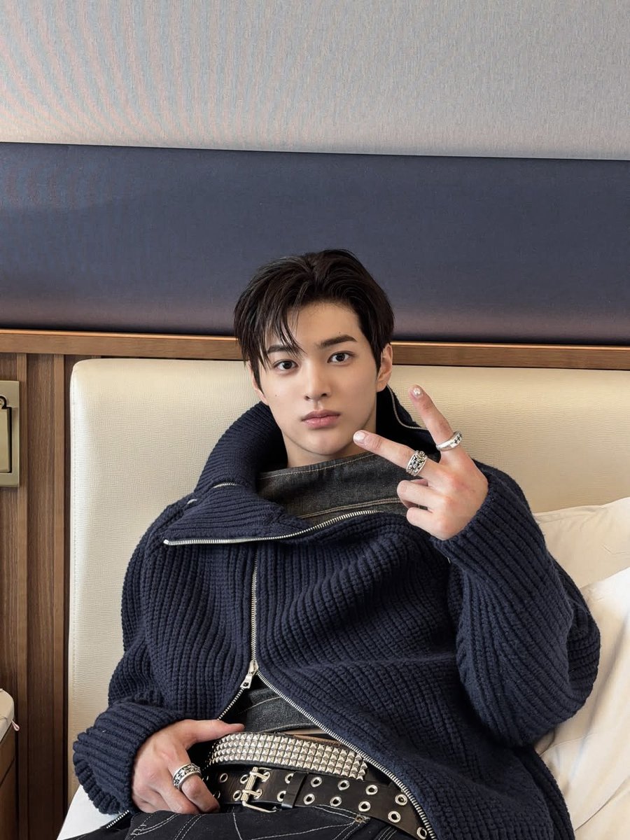 Keoonho's tweet photo. this look of mine carries peace. https://t.co/pCOAYDkG7H