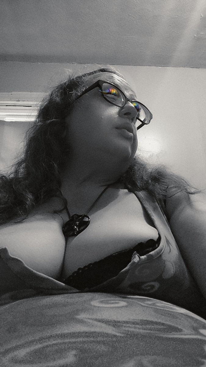 LunarEve3's tweet photo. Warning:Adult Content 18+. Sensual, naughty Bbw Cougar taking orders for photos, videos,sexting, role play, and much more! 
Fetlife-Lunar3
OF-https://t.co/zMGL1ByDA0
IG-Lunar.Eve3 https://t.co/018e0TLGEK