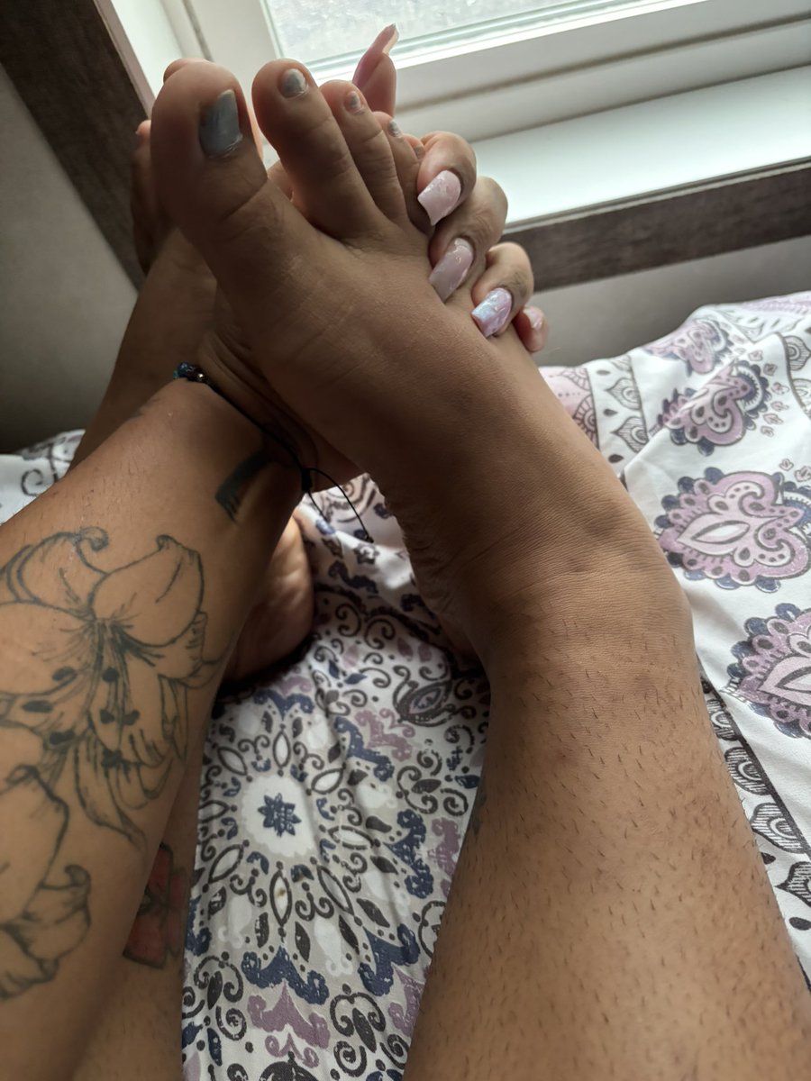 ykimprettybb's tweet photo. 👣👣what color should we do next ? #footfetısh #findom #feet #sellingcontent #buyingcontent https://t.co/TWl5S2KfDk