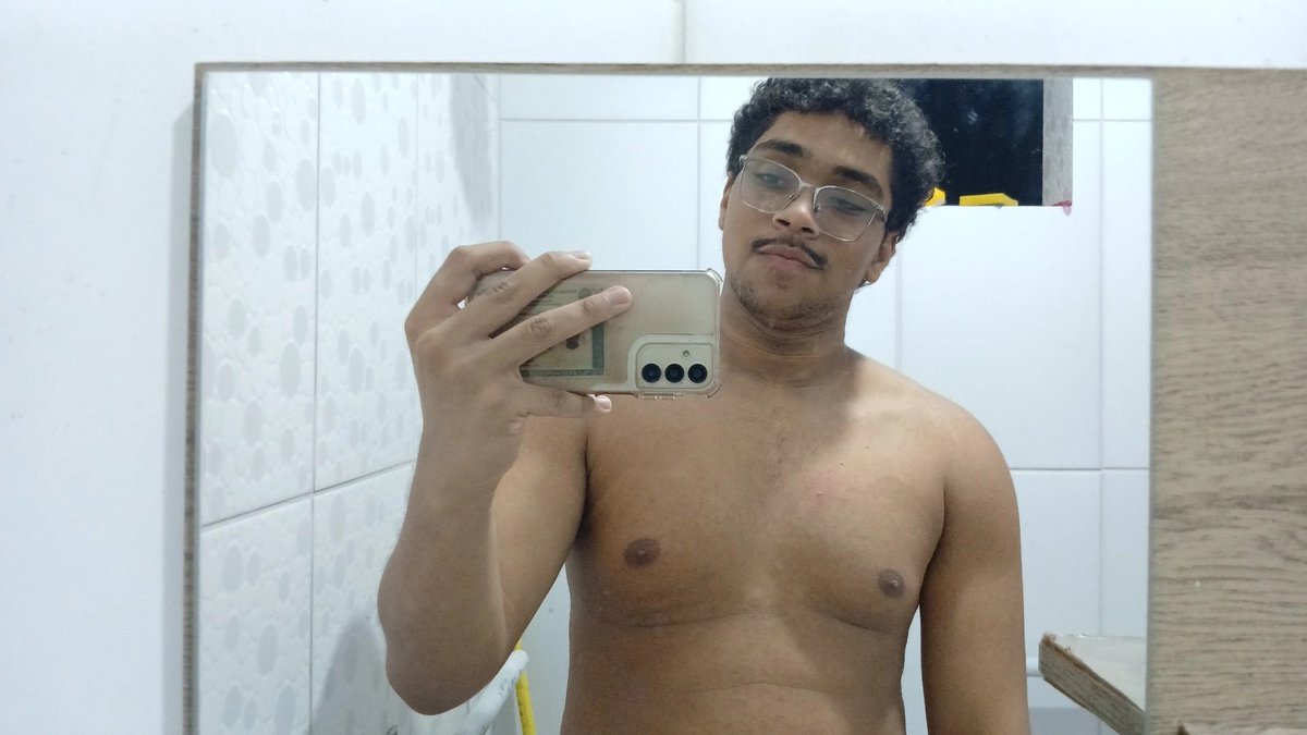 moonston3333's tweet photo. Voltei a treinar depois de 1 milhão de dias e logo hoje tava cheio😮‍💨 https://t.co/9fQNLLYQo3