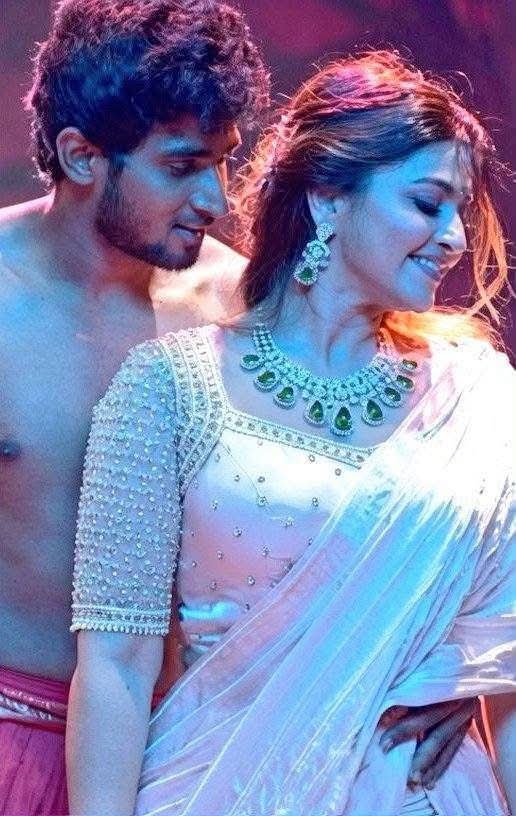 paalkaran92's tweet photo. Ur wife confession 

Dance aadum pothu en  thoppulai touch Panna try panraan. Just miss. Konjam viralai Ulla vitrunthaa en  thoppul Ivar viral la sikki nadungirukkum. 

Intha scene ku apuram nan  alert aagi Kai vachu Ulla vidaama thaduthuten!! https://t.co/yDXFHd9vku