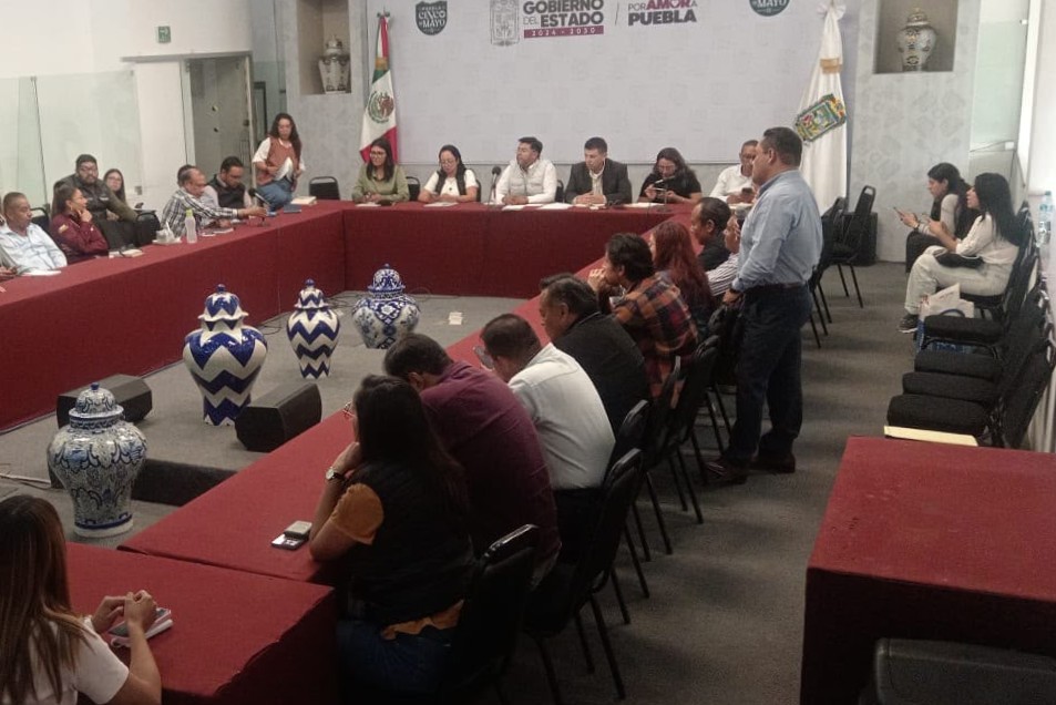 CAPCEEGobPue's tweet photo. Como parte del trabajo coordinado del @Gob_Puebla, personal de #CAPCEE participó en la reunión interinstitucional organizada por @Segob_Puebla, con las microrregiones de Puebla Capital, a fin de tratar y atender los temas de esta zona del estado.
#PorAmorAPuebla. https://t.co/4dGzZ3p6nR