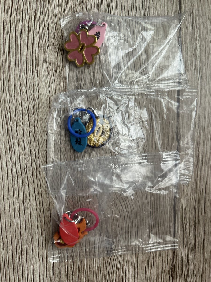 ___rnlv_'s tweet photo. 【交換】鬼滅の刃 日輪刀 めじるし マスコット 

譲：煉獄、蜜璃、伊黒
求：義勇、無一郎

纏めて交換優先、煉獄は義勇とのみ
郵送or都内手渡し
お気軽にお声掛けください。 https://t.co/Pk2HjezXKR