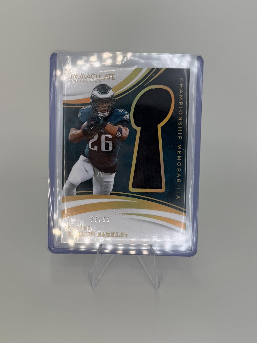 BussinWTB's tweet photo. EAGLES FANS 👀

We are giving away this Saquon Barkley card 🔥

For a chance to win, do the following:

-RT and Like this post
-Follow @RippinWTB
-Reply with why you should win

Good Luck 🦅 https://t.co/sqdGu2bE5J