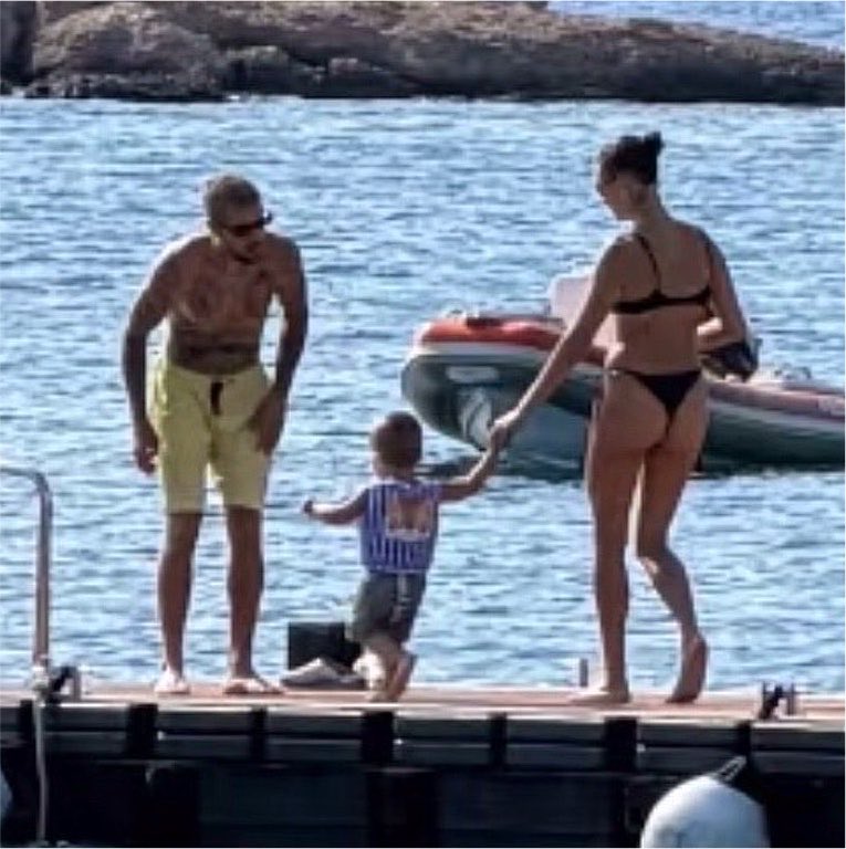 BELIEBERZLUXO's tweet photo. o tamanho do pitico da tia 😭😭😭🩵 https://t.co/z1P8gunNp9