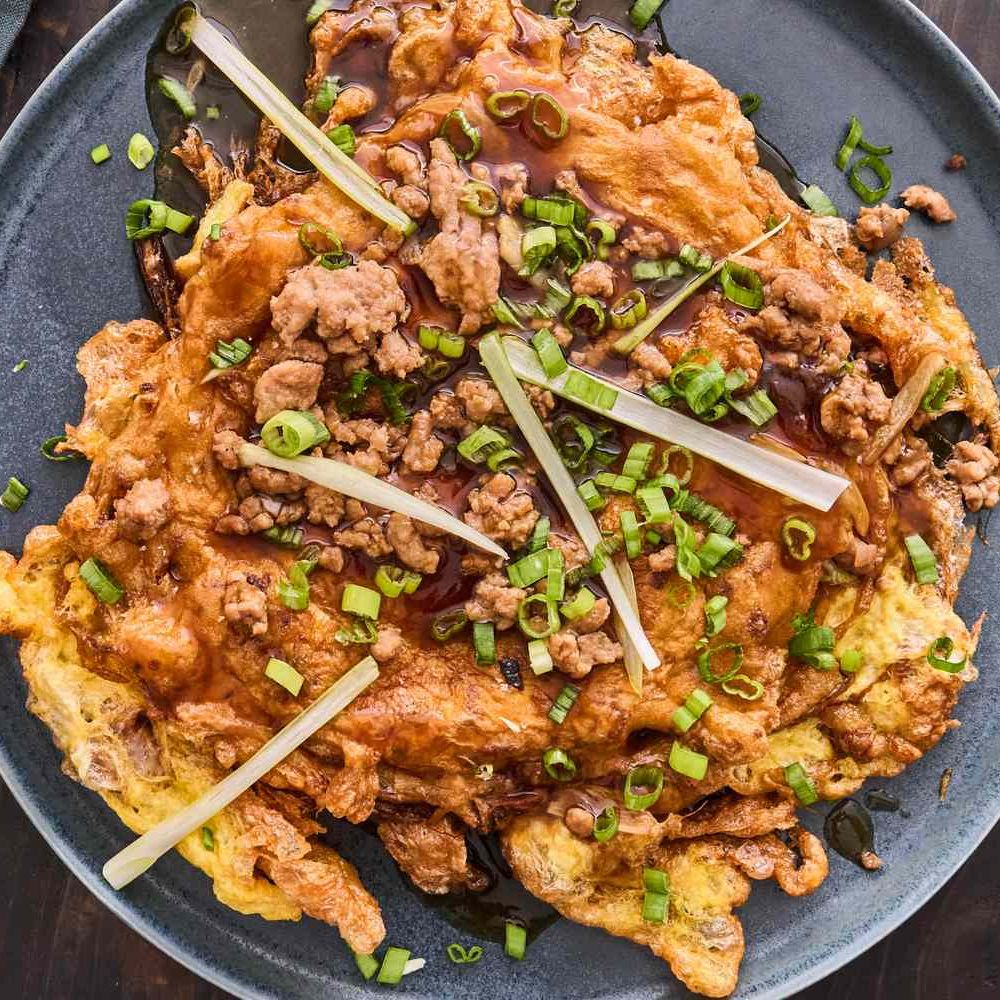 foodandwine's tweet photo. Fluffy eggs, seasoned ground pork, crisp bean sprouts, and scallions come together with a glossy, oyster sauce-rich gravy in this Chinese-American classic. Serve it with steamed white rice and sautéed greens for a complete dinner. Get the recipe: https://t.co/V092wSK4wu https://t.co/QVNeAsEbBW