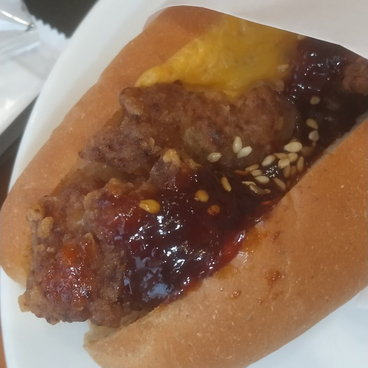 Dreamememea's tweet photo. @madohomuTTN 好きな食べ物は、ヤンニョムチキンﾃﾞｽ
(画像はタリーズのヤンニョムサンドです。) https://t.co/k1h4p9MdrT