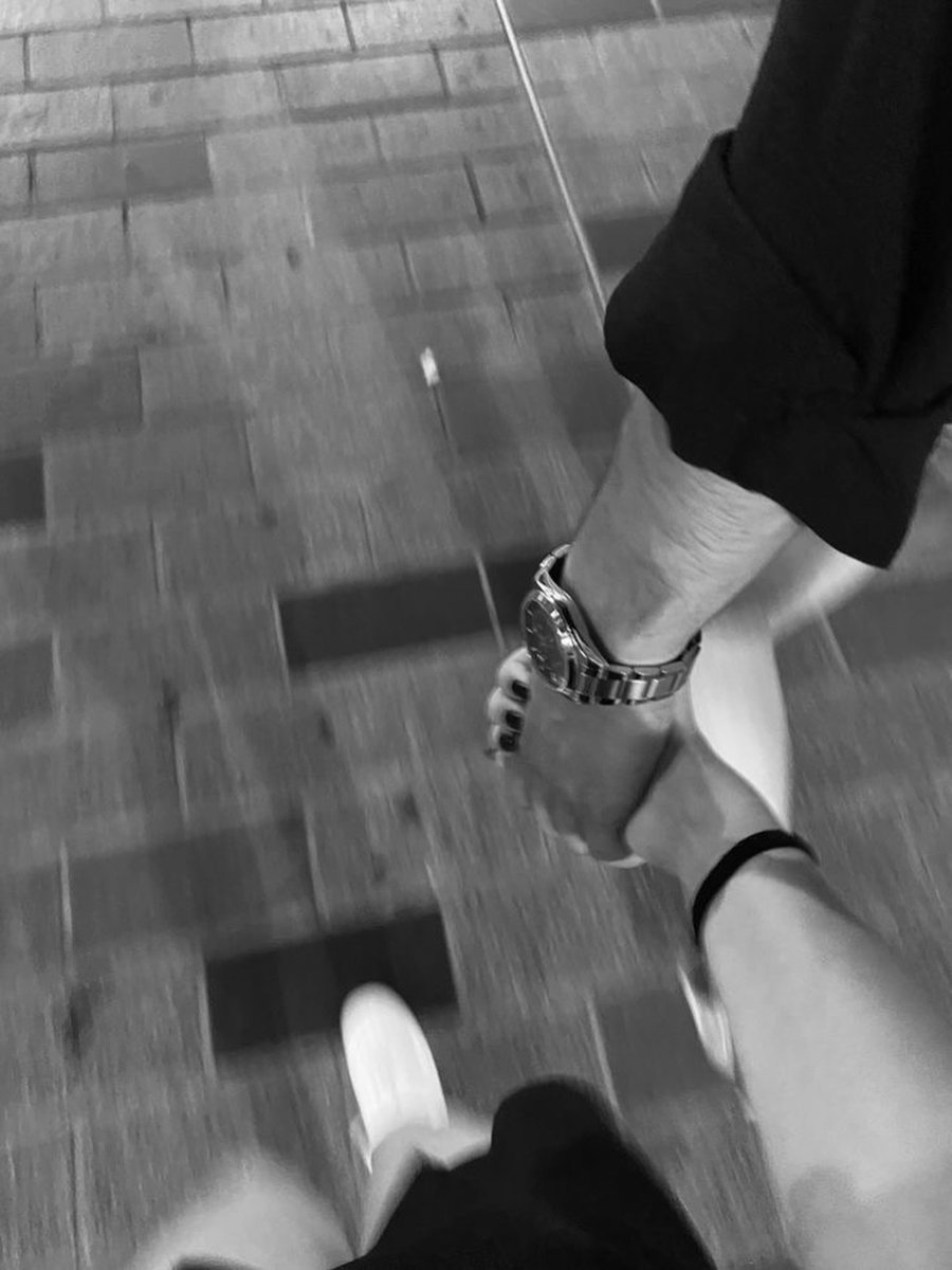 loversphotos's tweet photo. hand in hand, always https://t.co/oc9QgLELBU