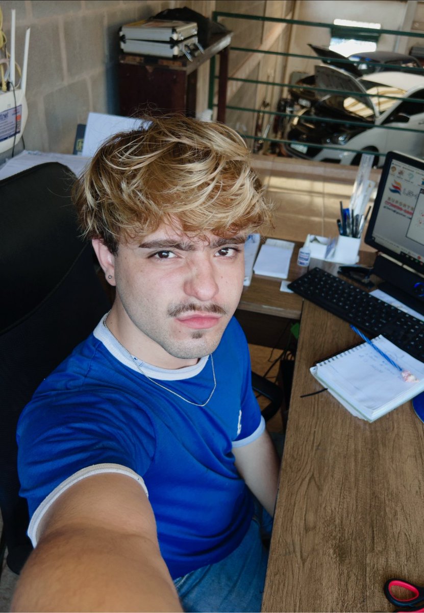 fefe9012's tweet photo. Tirei a barba e deixei só o cavanhaque https://t.co/UUEEaLsQQ3