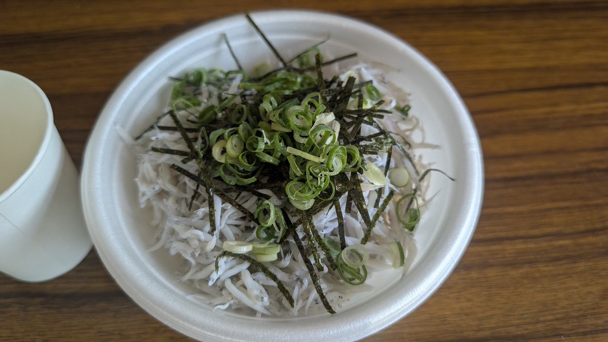 jcahiro's tweet photo. 魚与水産
しらす丼850円
１個店内

１個テイクアウト https://t.co/Kk1sn31RQw