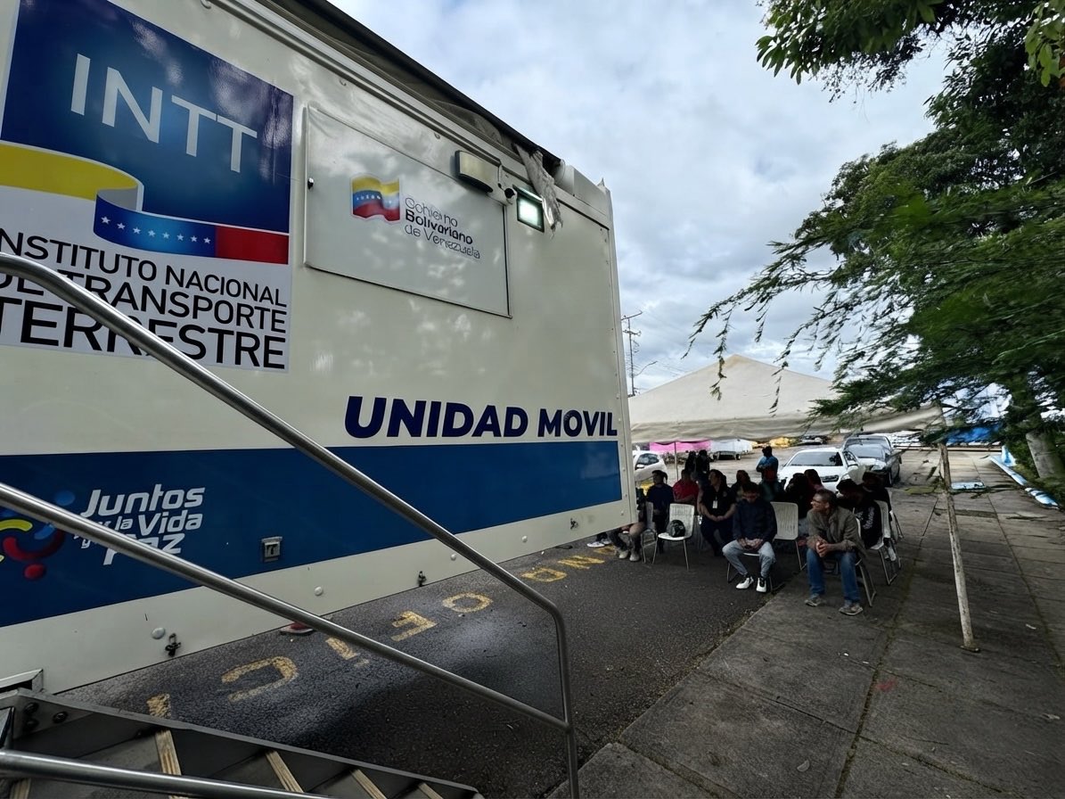 InttContigo's tweet photo. INTT despliega unidad móvil para trámites vehiculares en La Guaira

https://t.co/euxV7w4Tek https://t.co/UGmQuou1h2